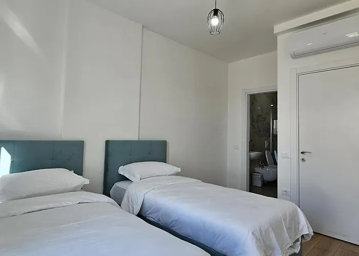 Sm Blue West Тирана